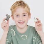 Neutrals Super Clay – Moonrise air-dry modelling kit with four shades, sculpting tool and visual character instructions for children aged 3–8.
